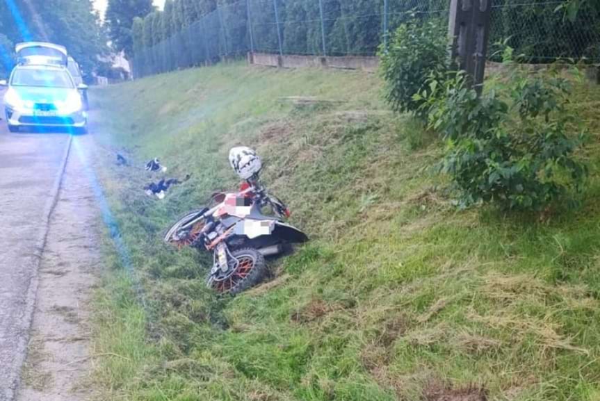 Bez uprawnień i pijany 18-letni motocyklista wjechał do rowu. 