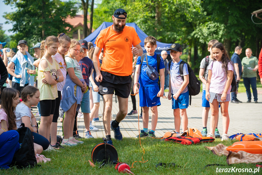 Bezpiecznie podczas wakacji. Piknik edukacyjny w Krośnie