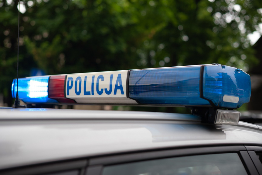 Celowo wjechał w pieszą i znieważył ratowników medycznych. Trzy zarzuty dla 43-latka