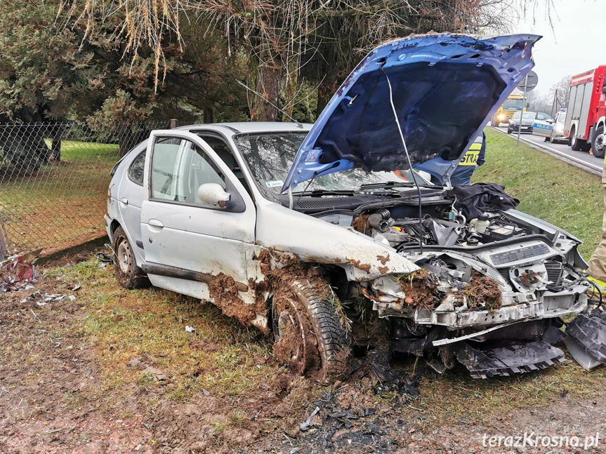 Dachowanie renault w Ustrobnej