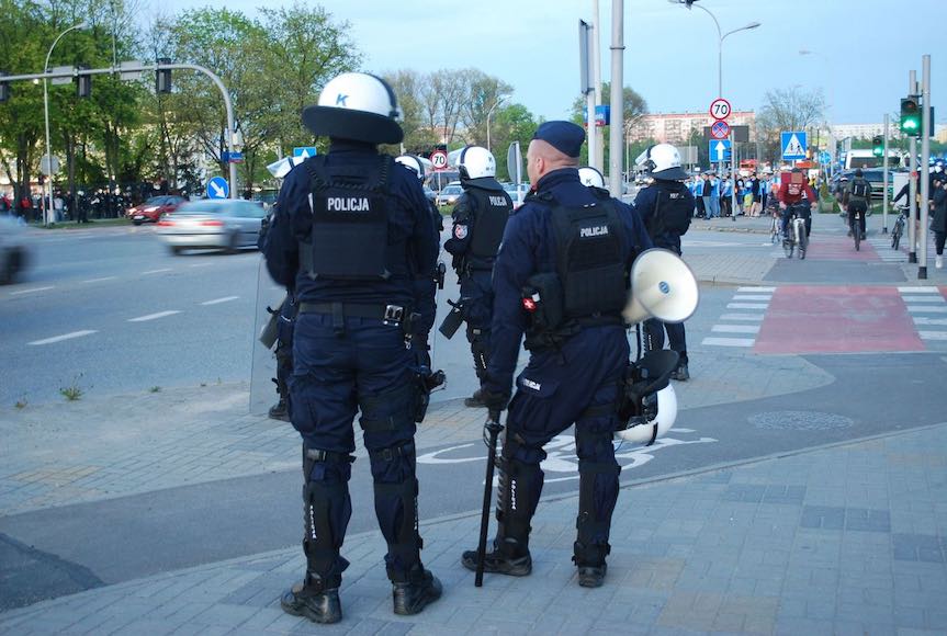 Derby Rzeszowa pod nadzorem policji. Na stadionie materiały pirotechniczne