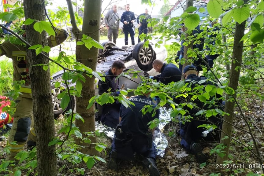 Policjanci pomogli 41-latce poszkodowanej w zdarzeniu drogowym