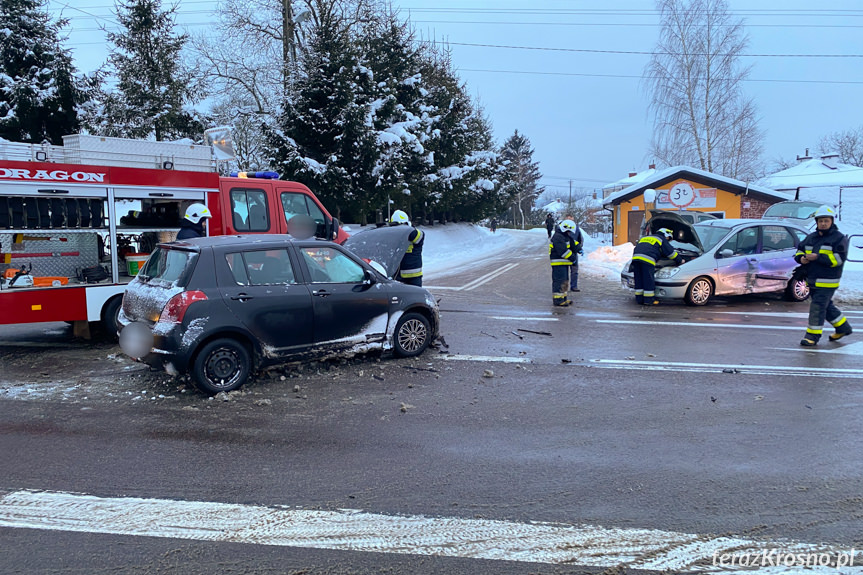 Jabłonica Polska. Zderzenie dwóch samochodów