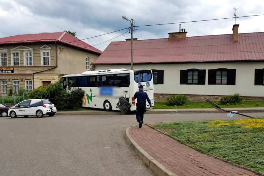 Kierowca zginął pod kołami autobusu