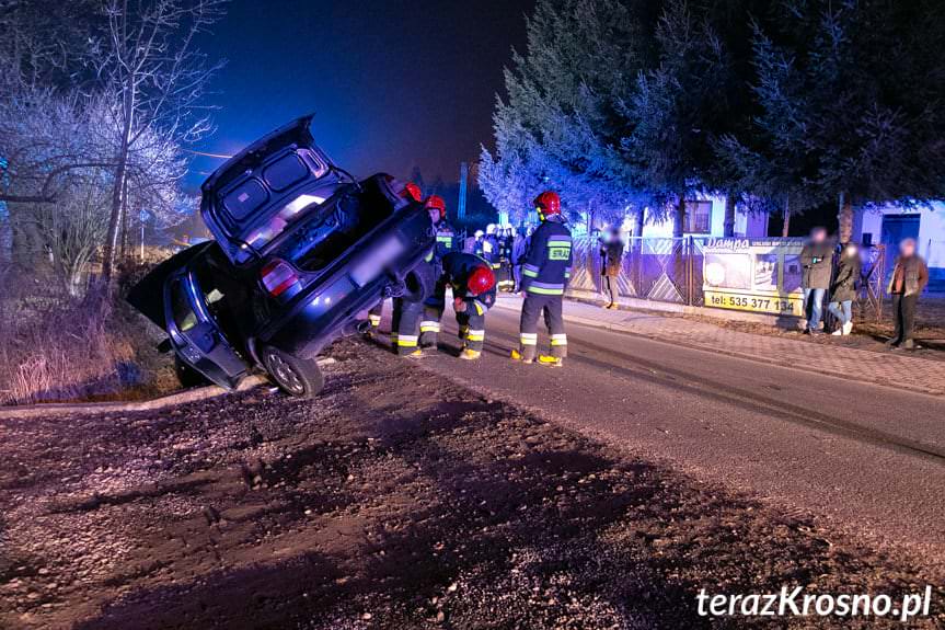 Kolizja w Dobieszynie. Kierowca porzucił pojazd