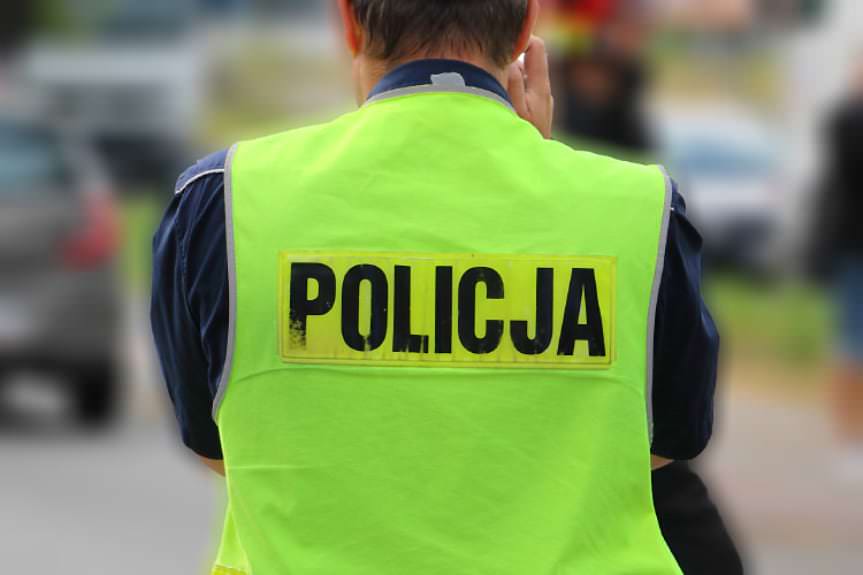 Kolizja w Leszczach. Samochód wjechał do rowu