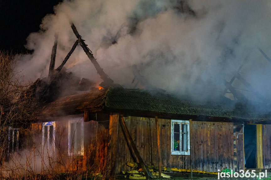 Krempna. Pożar drewnianego domu [ZDJĘCIA]