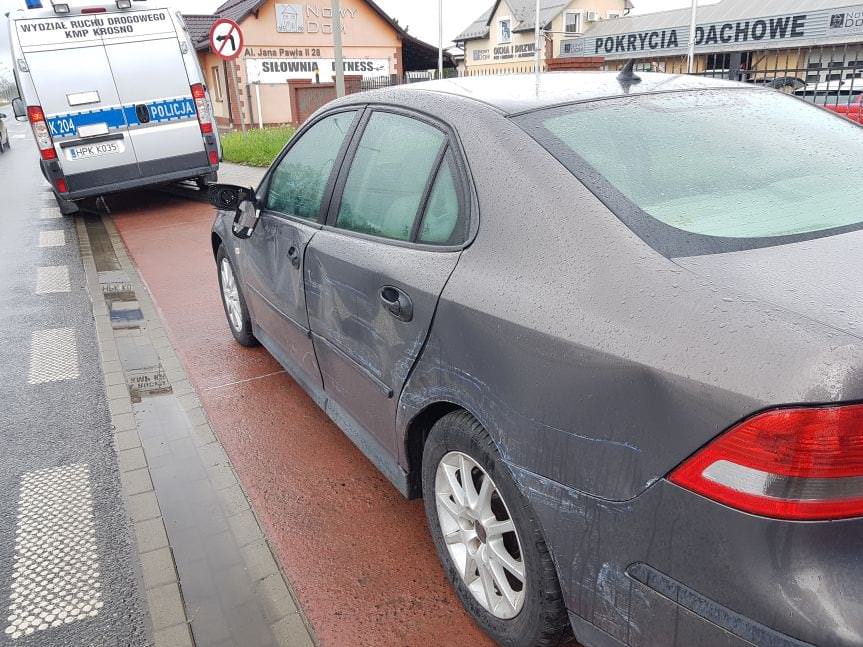 Krosno. Kierujący samochodem ciężarowym nie zauważył osobówki