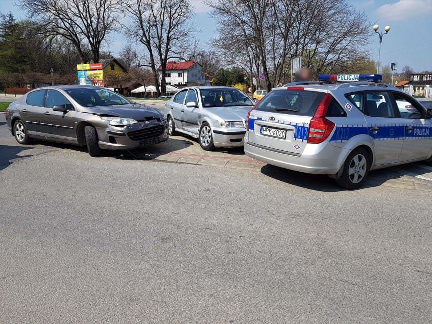 Krosno. Kolizja na rondzie Solidarności