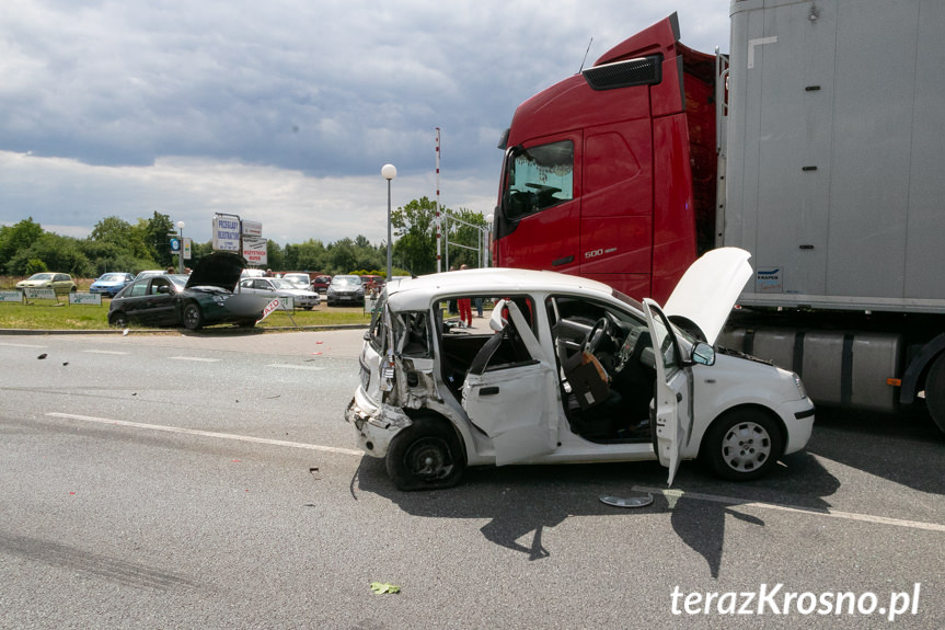 Krosno. Kolizja drogowa z udziałem czterech pojazdów