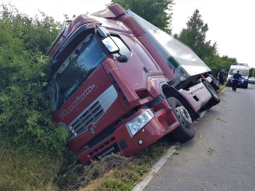 KROSNO. Samochodem ciężarowym  wjechał do przydrożnego rowu