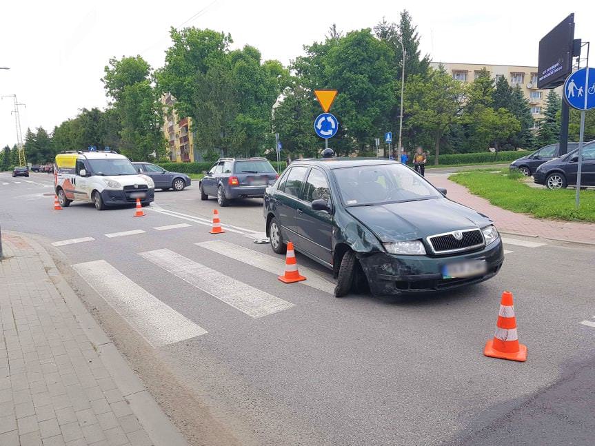 Krosno. Zderzenie dwóch samochodów na rondzie