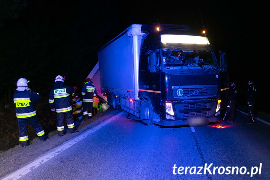 Łężyny. Samochodem ciężarowym zablokował drogę wojewódzką nr 992