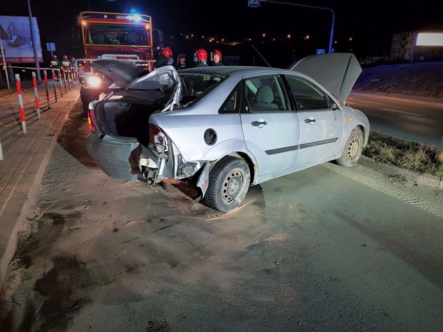 Na Korczyńskiej w Krośnie samochodem uderzył w latarnię