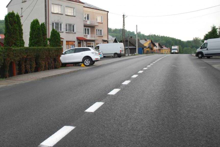 Nie zaciągnęła ręcznego, auto potrąciło pieszego