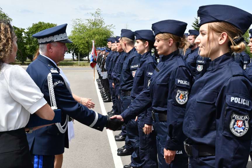 Nowi funkcjonariusze zasilili szeregi policji