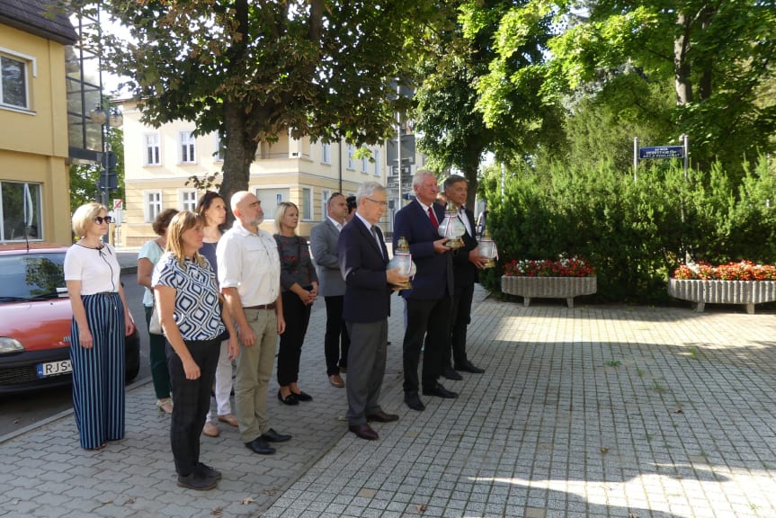 Oddali hołd powstańcom warszawskim