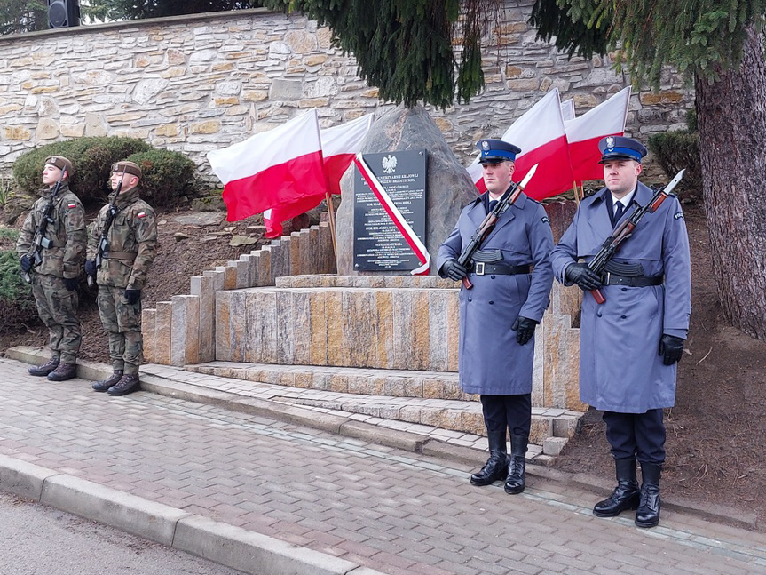 Odsłonięto pomnik żołnierzy AK w Brzostku