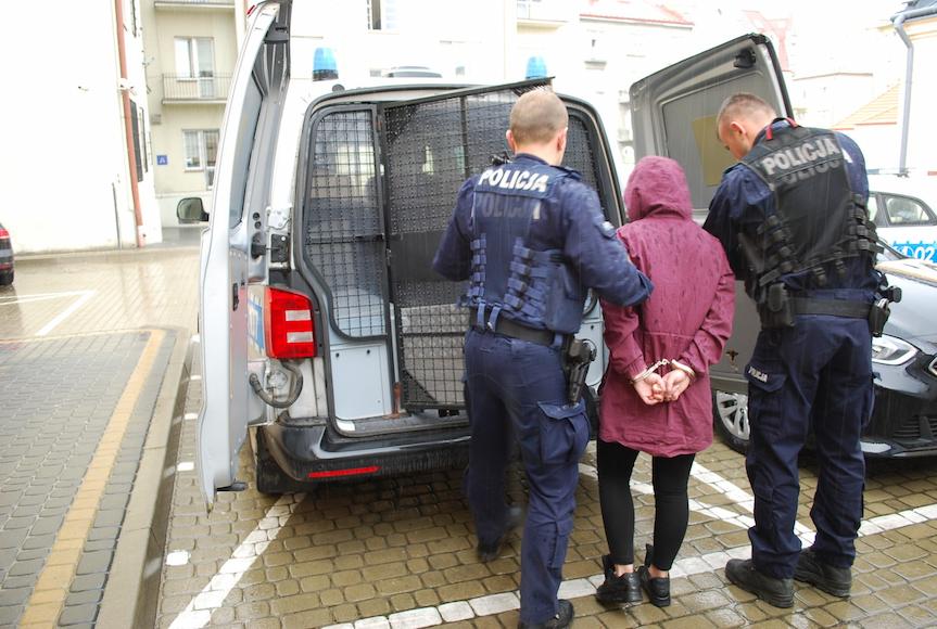 Oszustwo na BLIK-a w Rzeszowie. Policja zatrzymała 24-letnią kobietę
