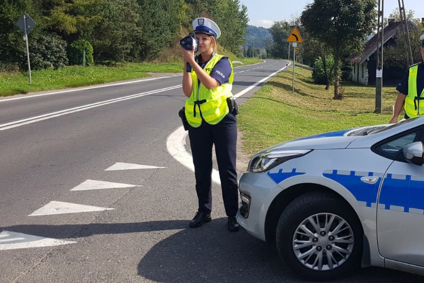 Pirat drogowy bez uprawnień, kierował samochodem niedopuszczonym do ruchu