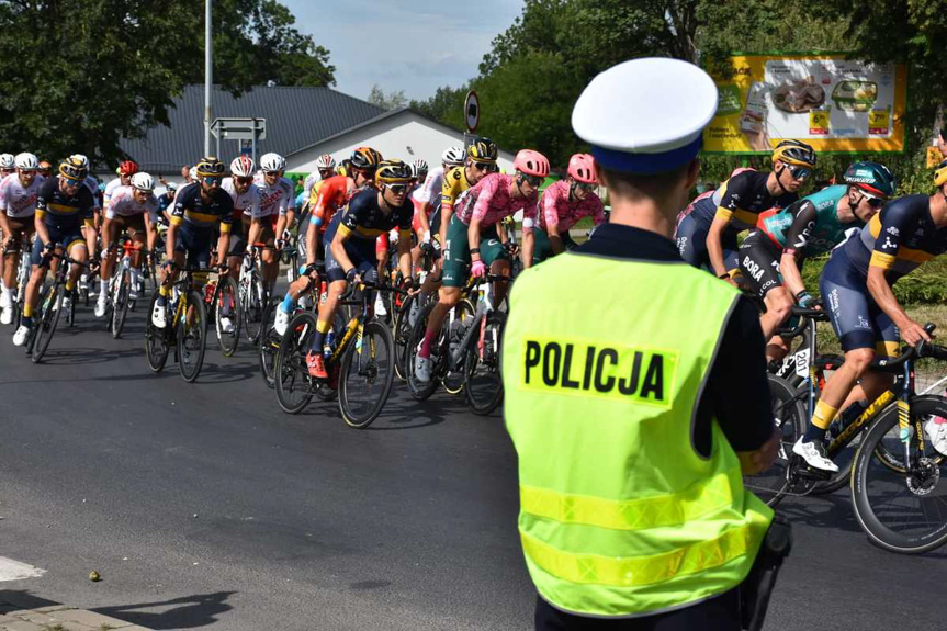 Policjanci dbali o bezpieczeństwo podczas 79. Tour de Polone 