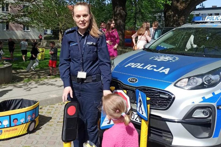 Policjanci na pikniku dla dzieci