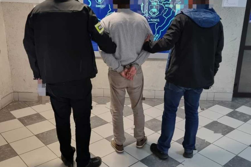 Policjanci ustalili sprawcę kradzieży z włamaniem do samochodu