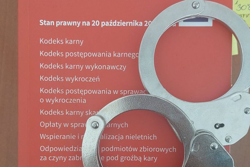 Policjanci zatrzymali dwóch mężczyzn podejrzanych o rozbój