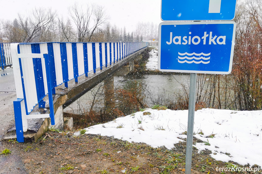 Porzucił samochód i uciekał przez rzekę