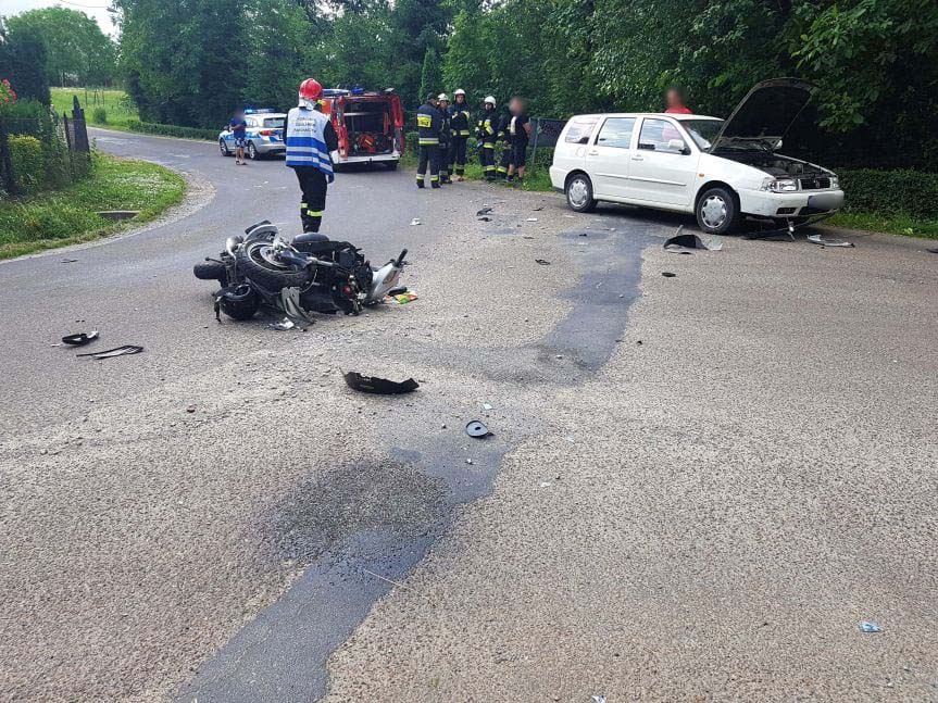 Kolizja w Potakówce. Zderzenie skutera z samochodem osobowym