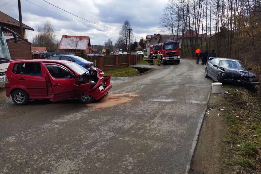 Poważny wypadek w Kamienicy Górnej. Cztery osoby poszkodowane