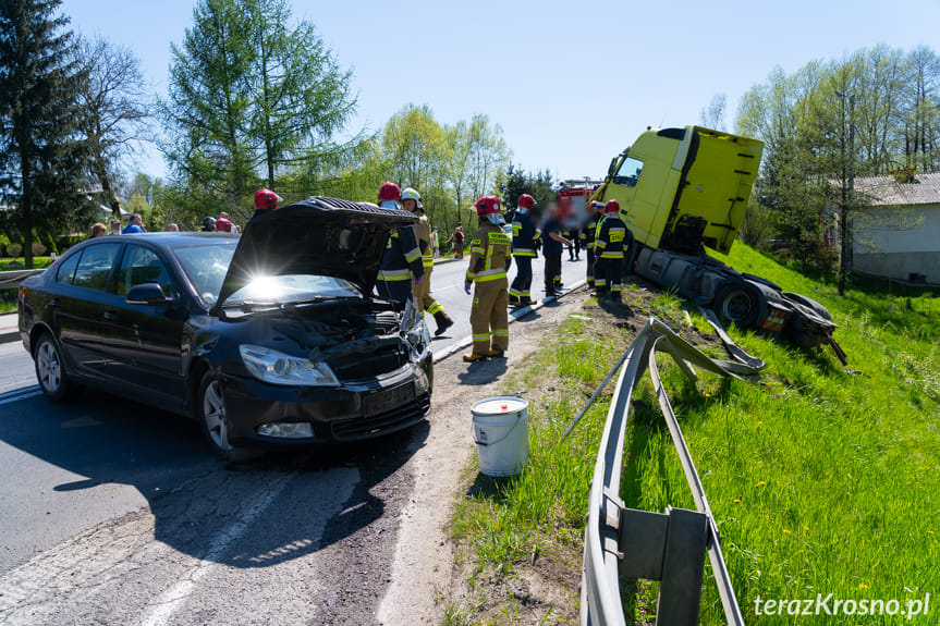 Poważny wypadek w Pustynach na DK19 [ZDJĘCIA]