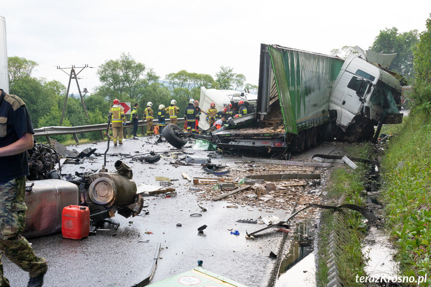 Wypadek na DK19, zderzenie dwóch tirów