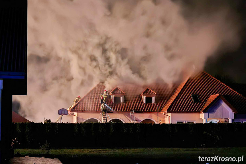 Pożar altany i budynku mieszkalnego w Świerzowej Polskiej