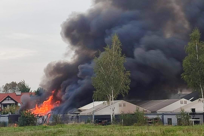 Pożar hal namiotowych w Tajęcinie
