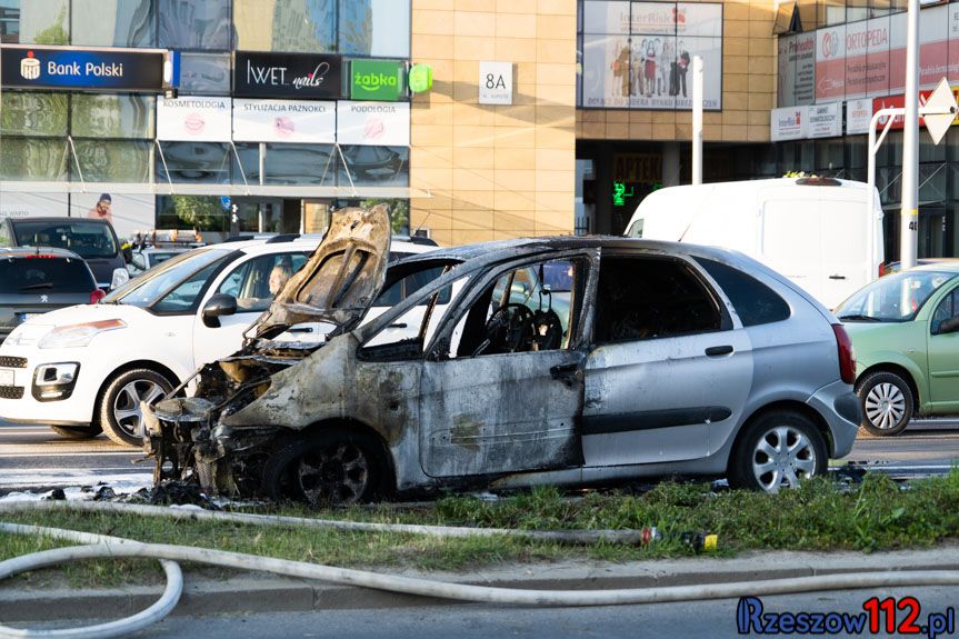 Pożar samochodu na alei Kopisto w Rzeszowie