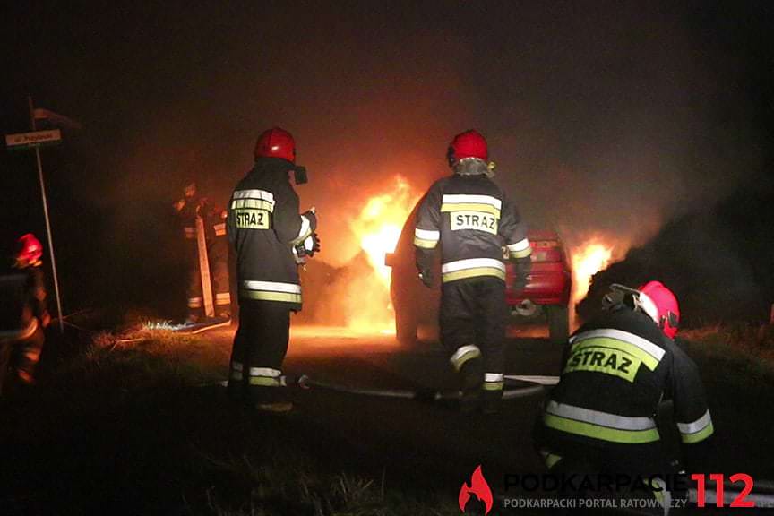 Pożar samochodu w Zręcinie