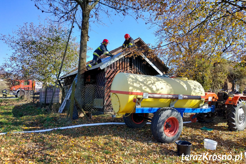 Pożar wiaty na drewno w miejscowości  Odrzykoń