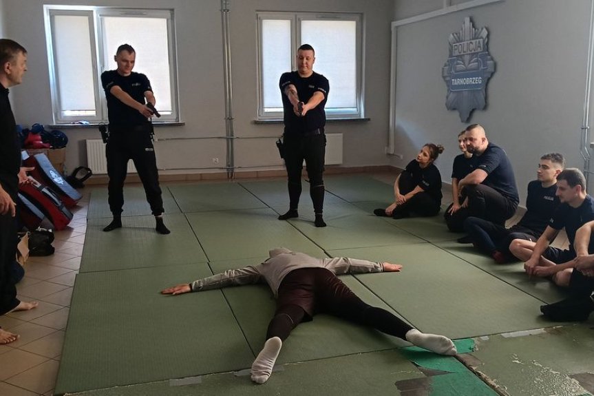 Realistyczne scenariusze i twarde zasady. Policjanci doskonalili techniki interwencji