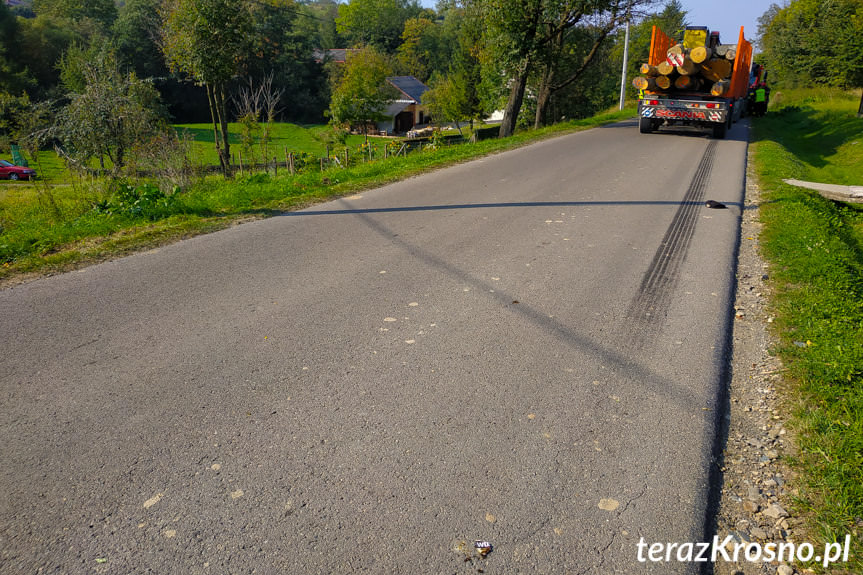 Rowerzysta zderzył się z samochodem  ciężarowym w miejscowości Iwla