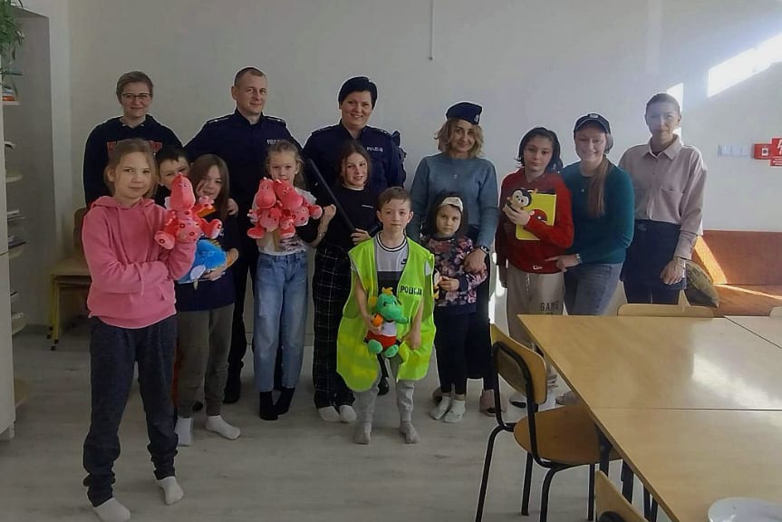 Rozmawiali z dziećmi o pracy policjanta