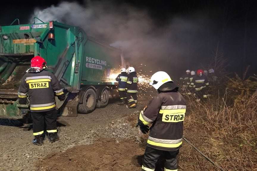 Pożar śmieciarki w Dynowie