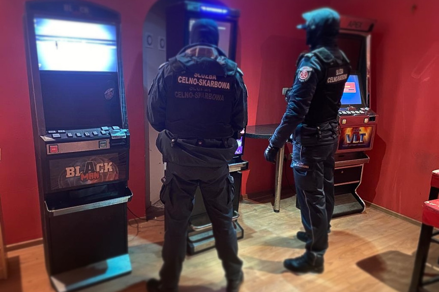 Siłą weszli do lokalu w Kolbuszowej. W środku nielegalne automaty do gier