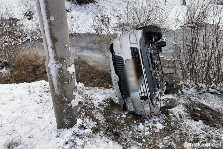 Skoda na boku. Kolizja w Przybówce