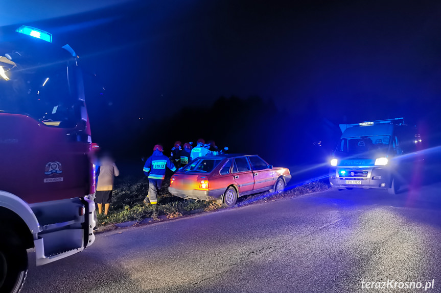Starszy mężczyzna potrącony przez swój samochód