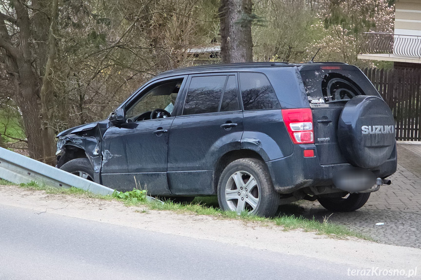 Stracił panowanie nad autem i wjechał w barierę