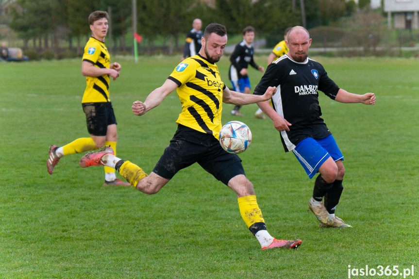 Tempo Nienaszów - Przełom Besko 1:1