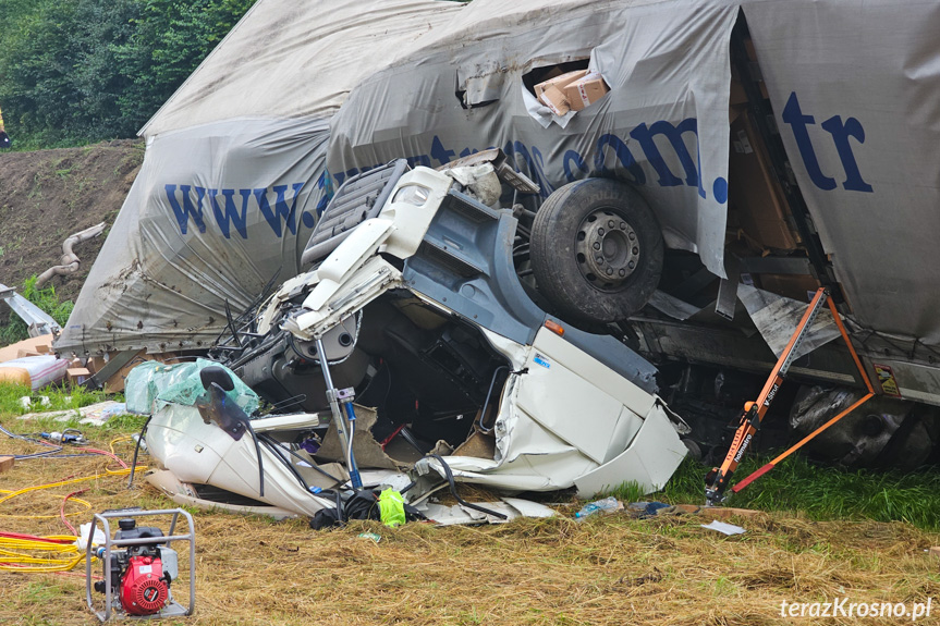 Tragedia na DK19. Nie żyje kierowca TIR-a