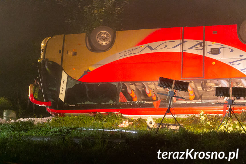 Tragiczny wypadek autobusu w Leszczawie Dolnej