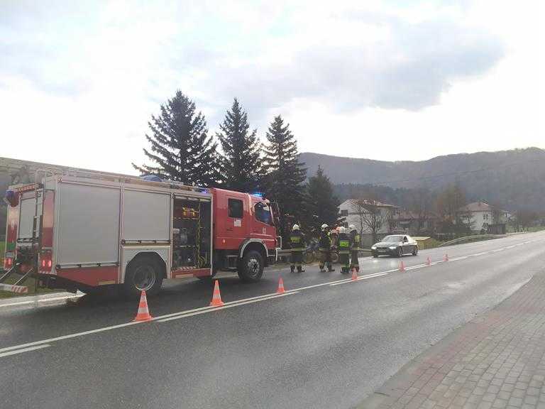 Uciekał na krosie przed BMW policyjnym i spowodował kolizje 